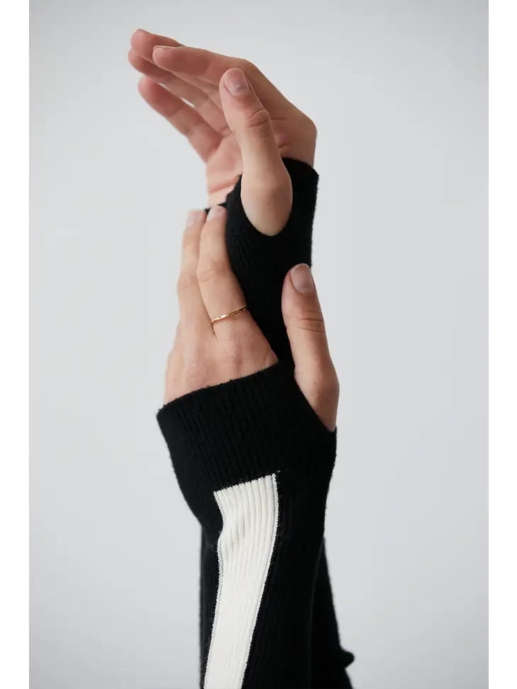 Patricia Turtle-Neck (Black/White)