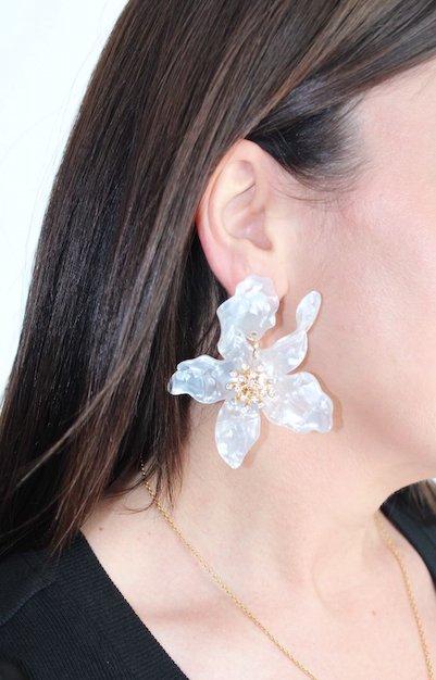 E. Acrylic Flower Earrings (White)
